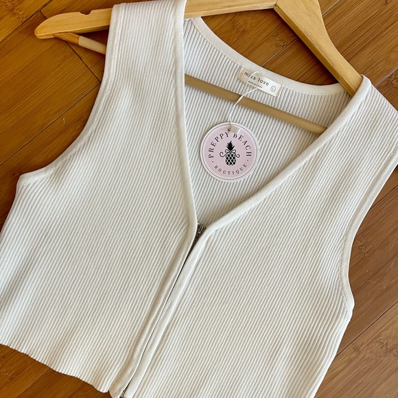Sleeveless Miss Love zippered crop sweater vest. Looks cute with so many things. - Picture 3 of 5